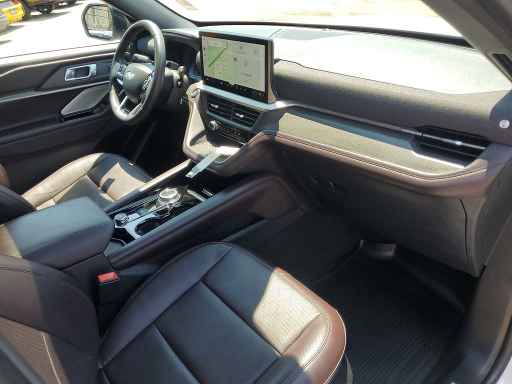 Used 2025 Ford Explorer Platinum AWD/4WD image 18