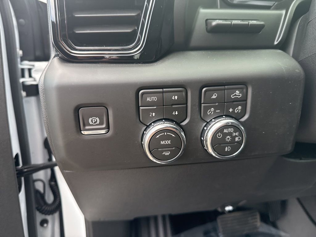 New 2026 GMC Sierra 1500 AT4 w/ AT4 Premium Package AWD/4WD image 11