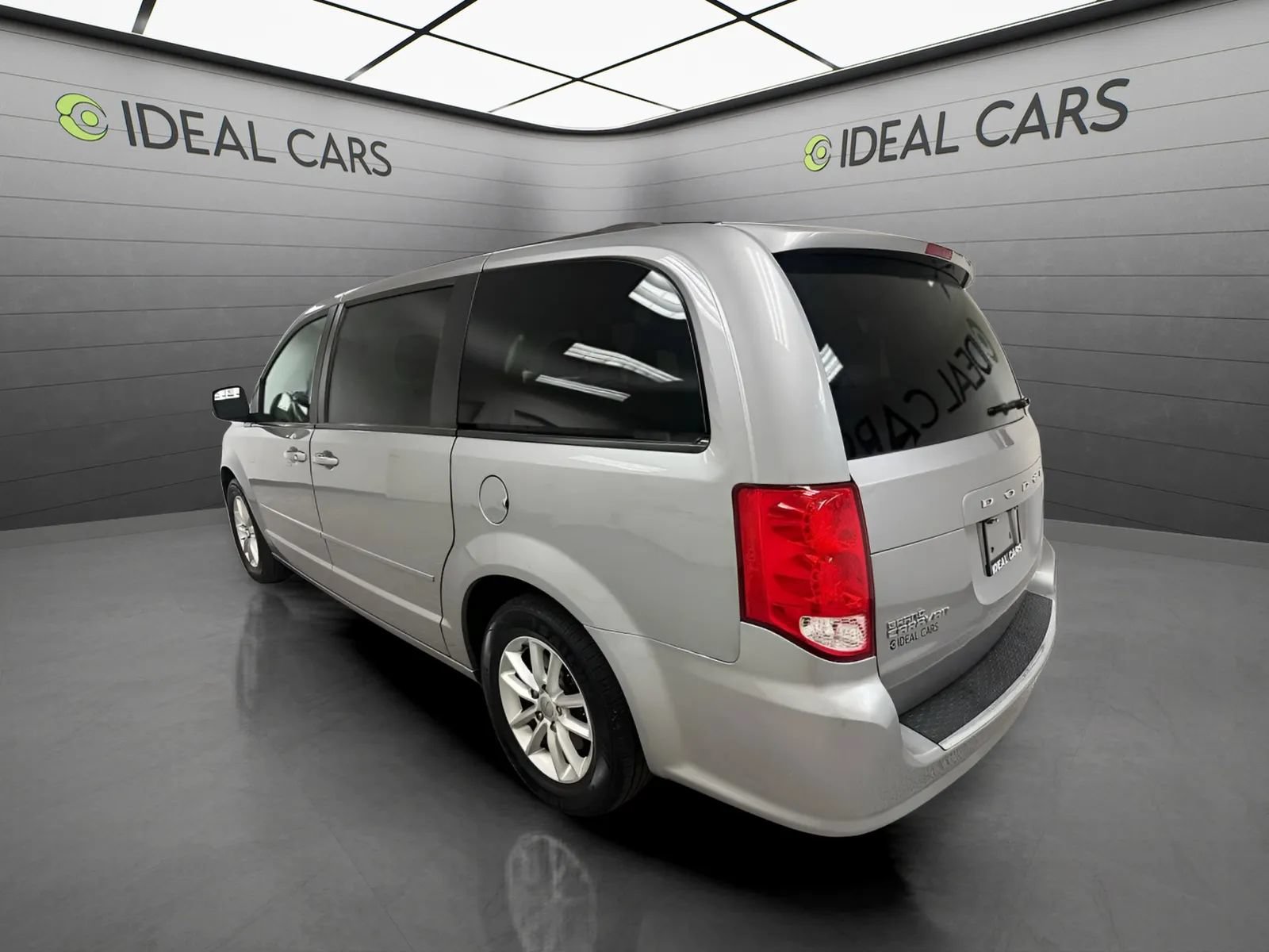 Used 2017 Dodge Grand Caravan SXT w/ Quick Order Package 29G SXT FWD image 7