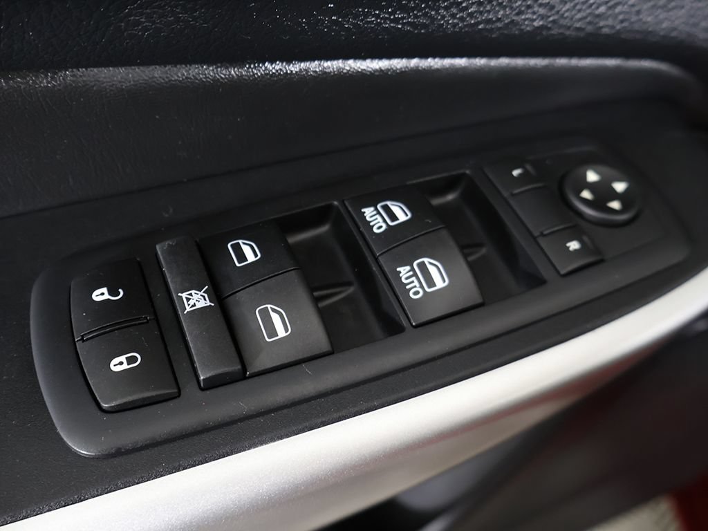 Used 2017 Jeep Cherokee Overland AWD/4WD image 40