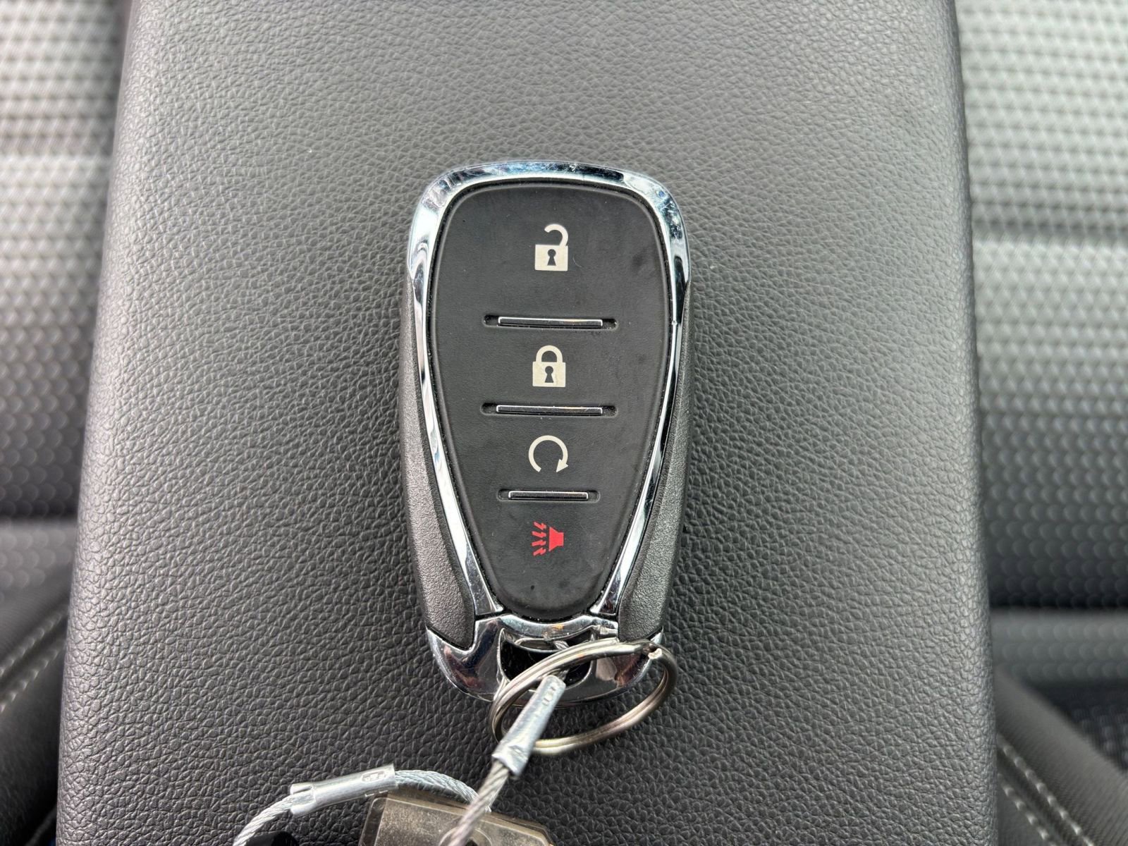 Used 2025 Chevrolet Trax LT w/ LT Convenience Package image 23