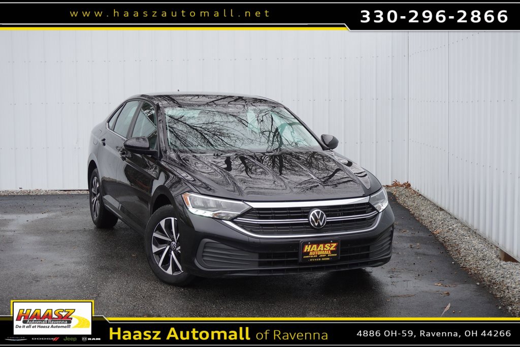 Used 2024 Volkswagen Jetta S image 1