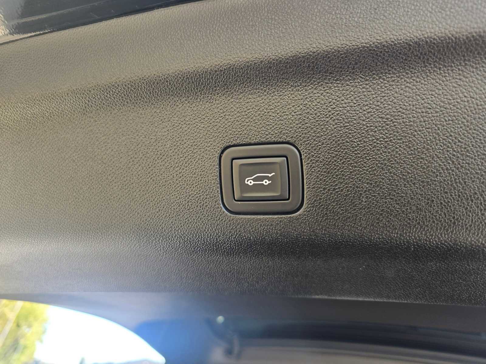 Used 2024 Cadillac Escalade ESV Premium Luxury Platinum image 19