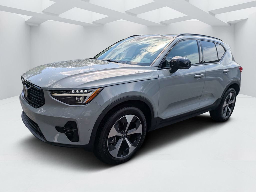 Certified 2026 Volvo XC40 B5 Plus AWD/4WD image 7