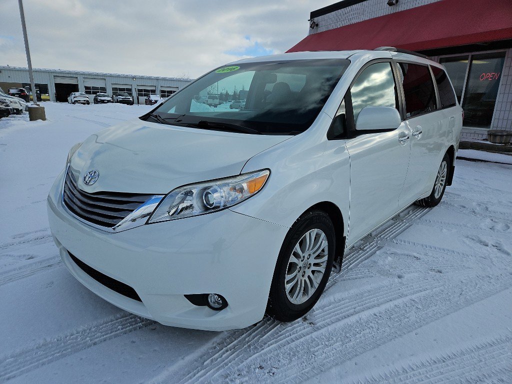Used 2016 Toyota Sienna XLE image 8
