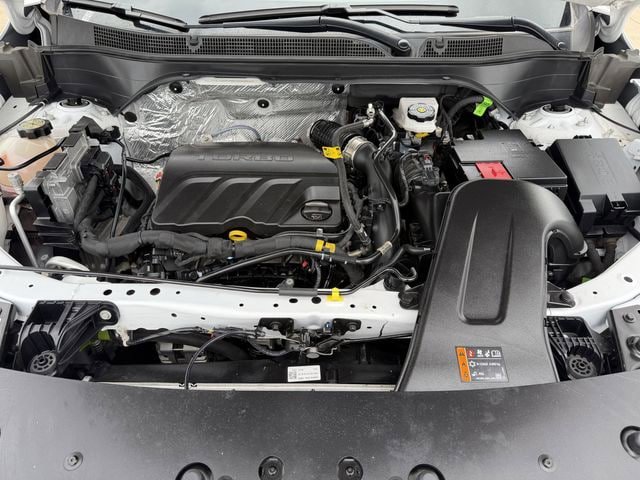 Used 2025 Chevrolet Trax LT FWD image 30