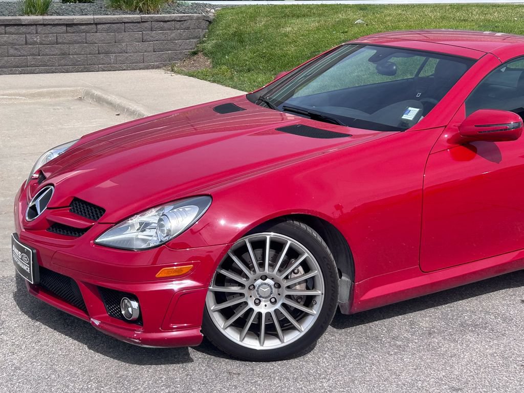 Used 2011 Mercedes-Benz SLK 300 image 4