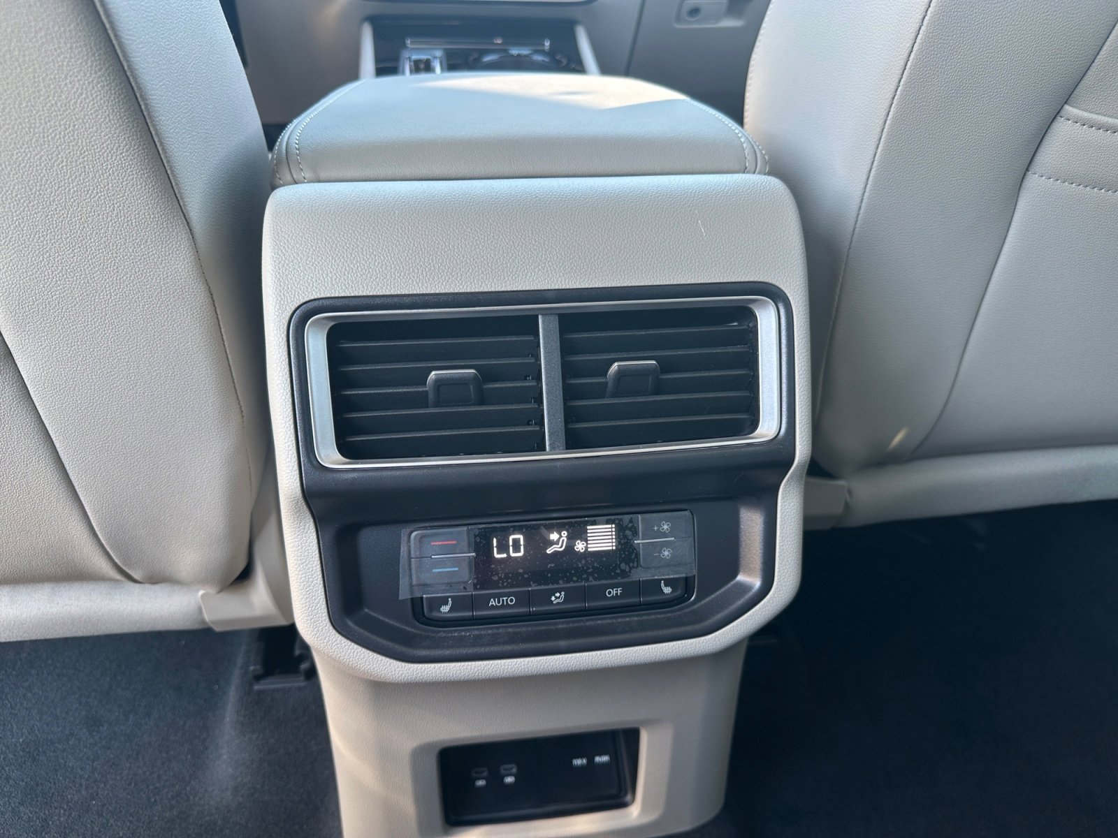New 2026 Volkswagen Atlas SEL Premium R-Line image 31