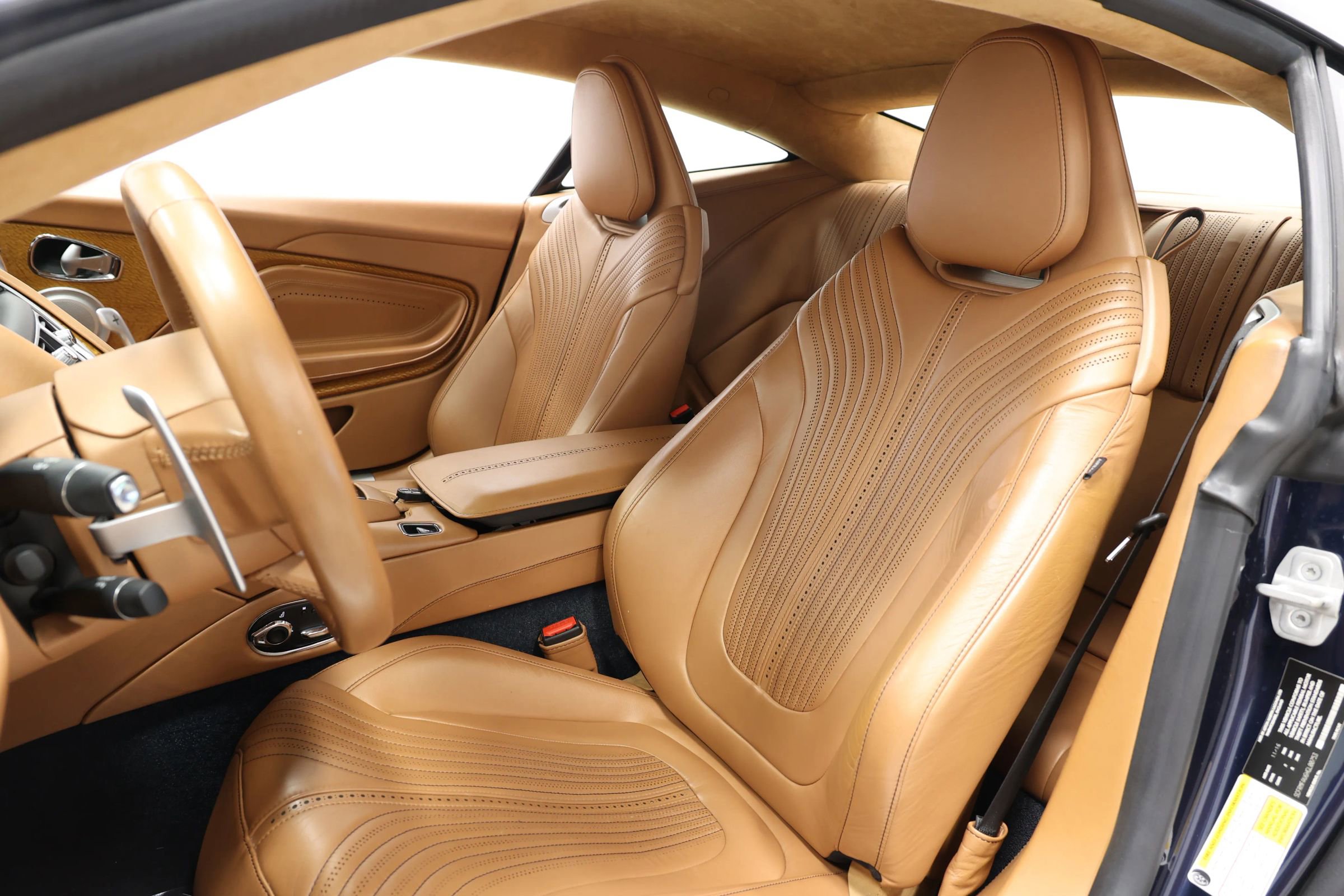 Used 2017 Aston Martin DB11 V12 image 18