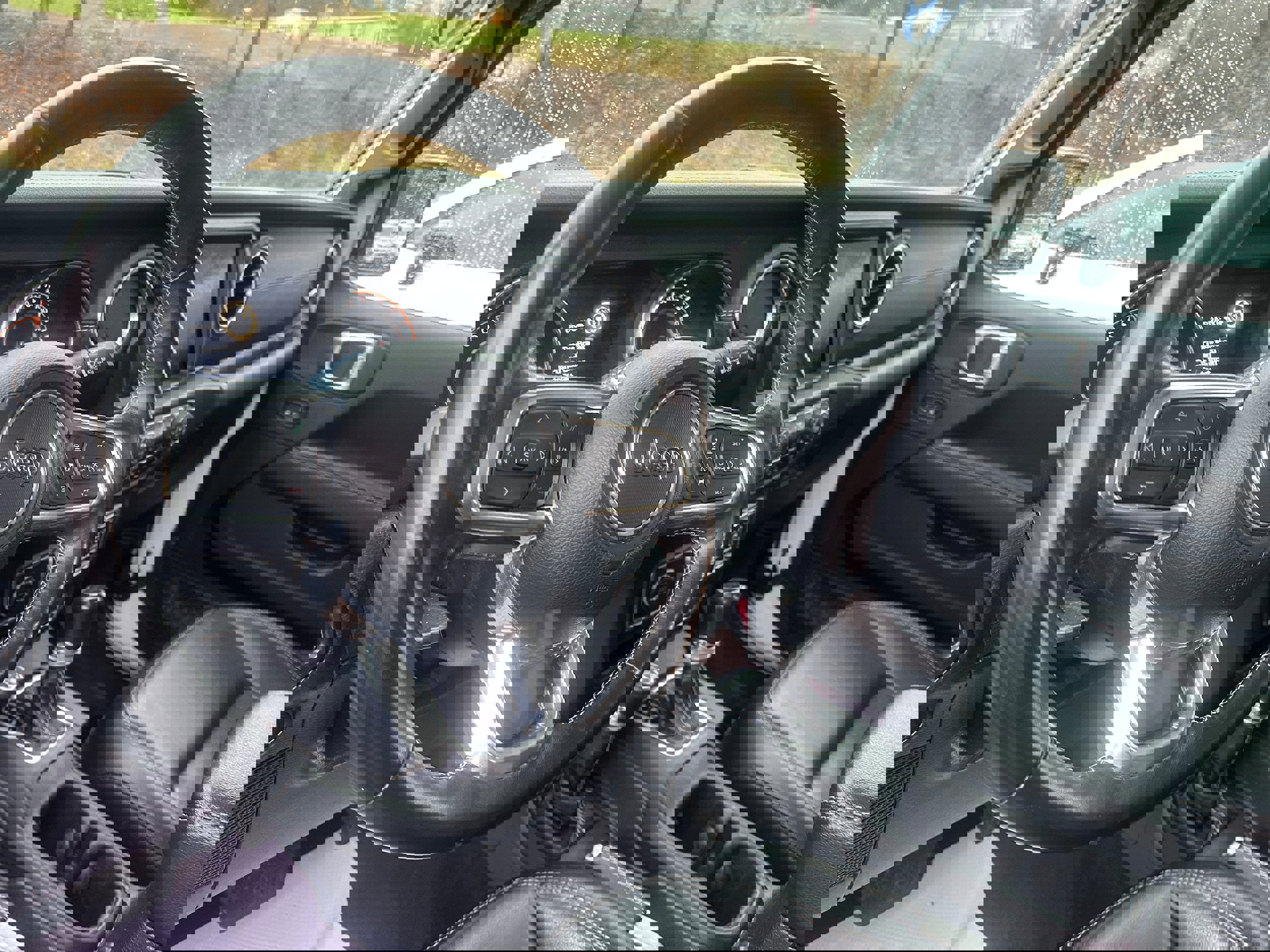 Used 2020 Jeep Gladiator Overland image 36