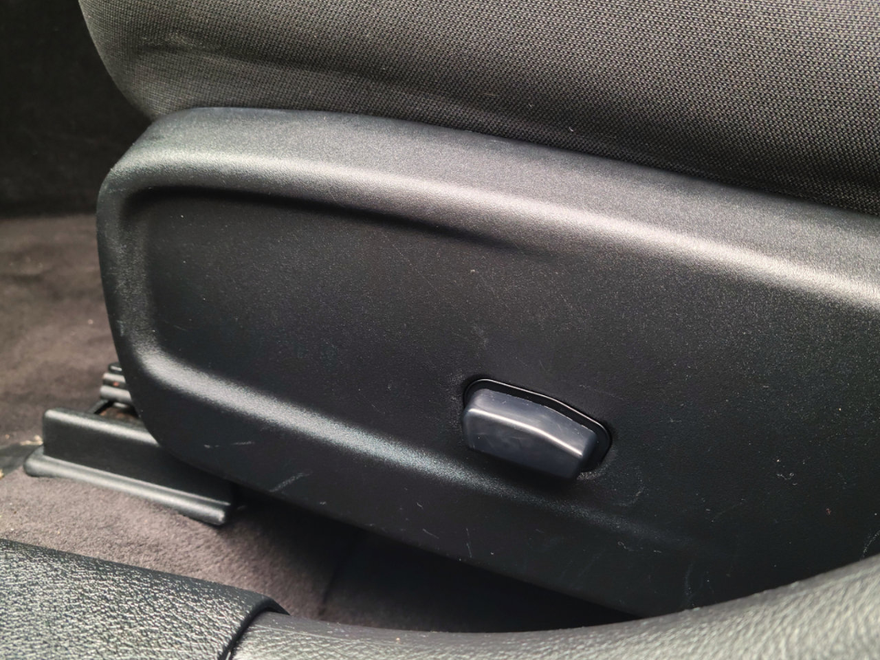 Used 2018 Dodge Charger SXT w/ Blacktop Package image 16