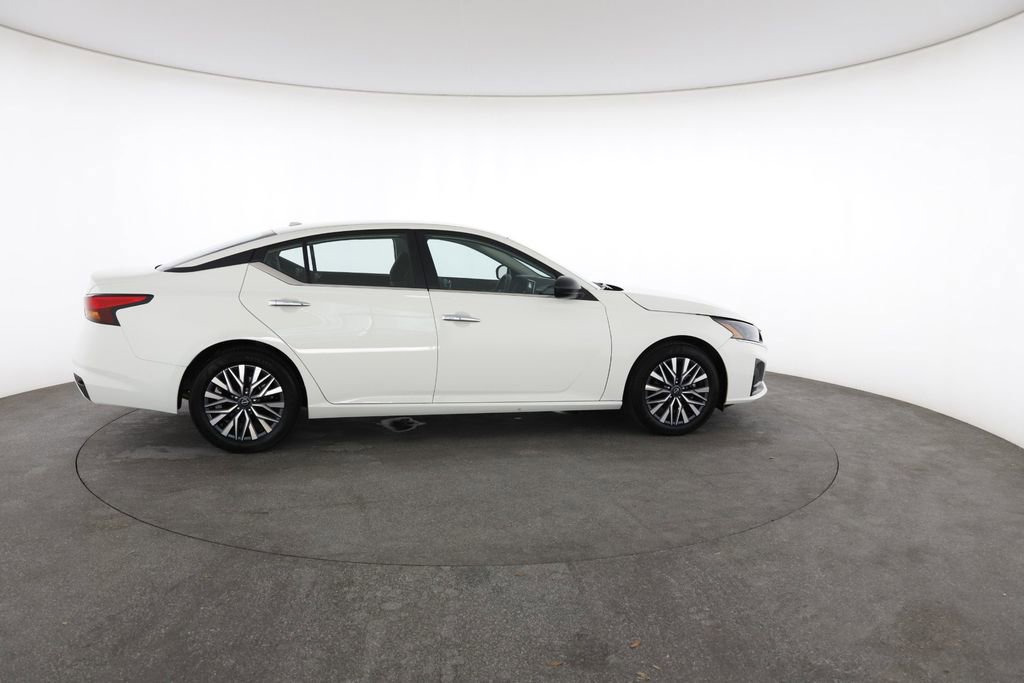 Used 2025 Nissan Altima 2.5 SV image 14