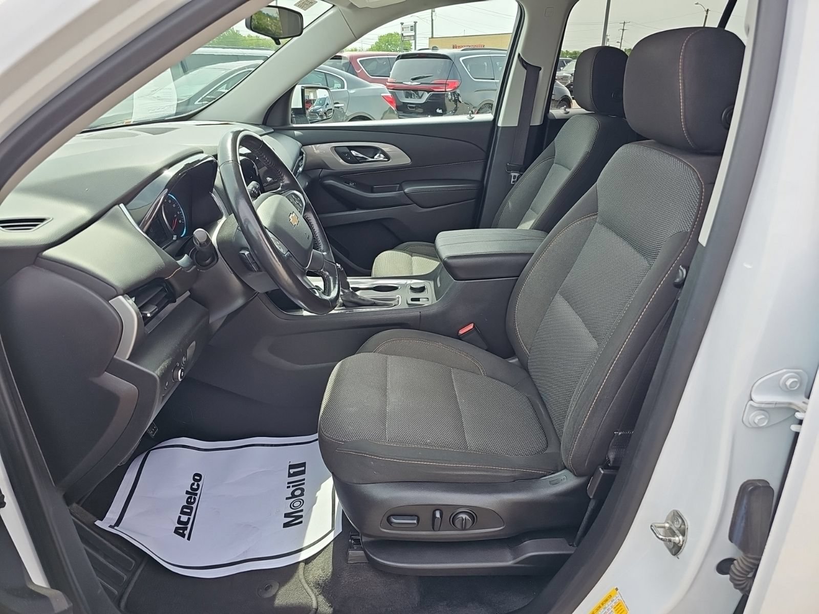 Used 2019 Chevrolet Traverse LT FWD image 9