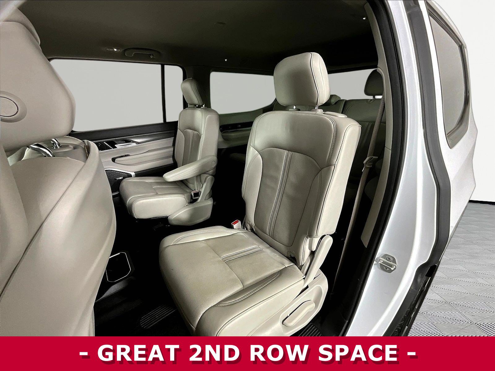 Used 2024 Jeep Wagoneer Series III AWD/4WD image 22