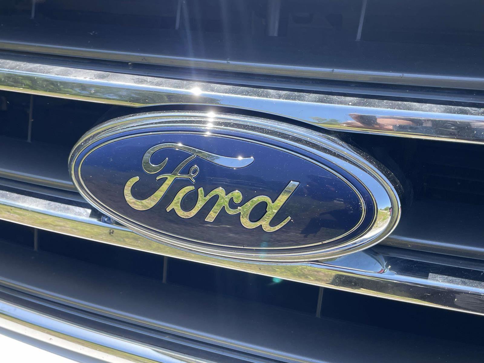 Used 2016 Ford Expedition Limited RWD image 5