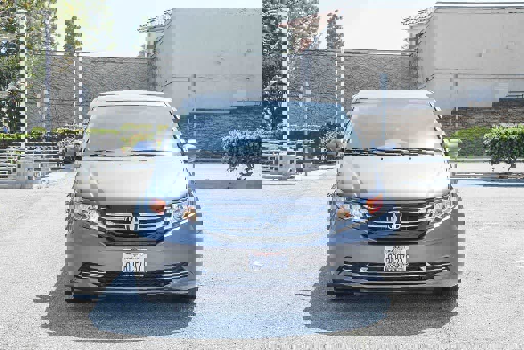 Used 2017 Honda Odyssey SE image 2