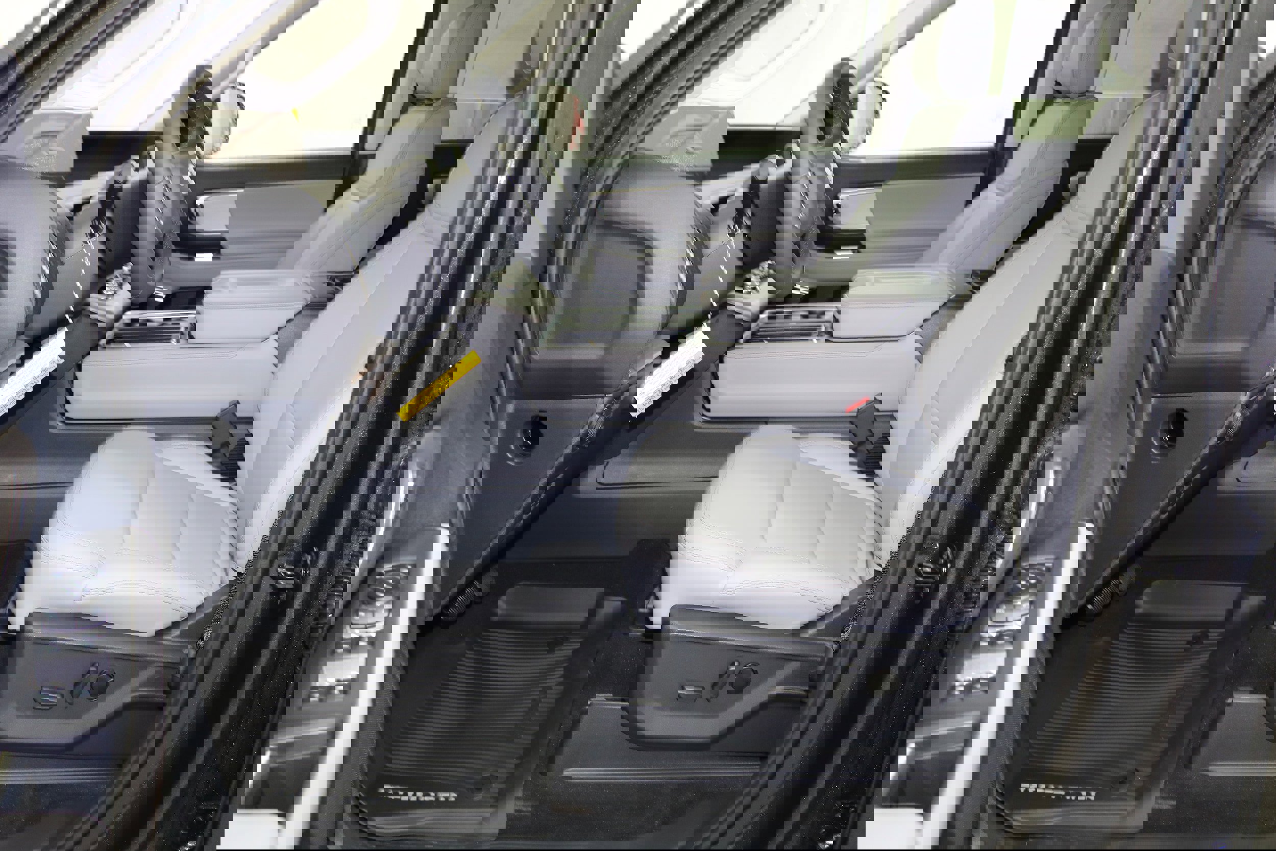 New 2025 Ford Expedition Active image 2