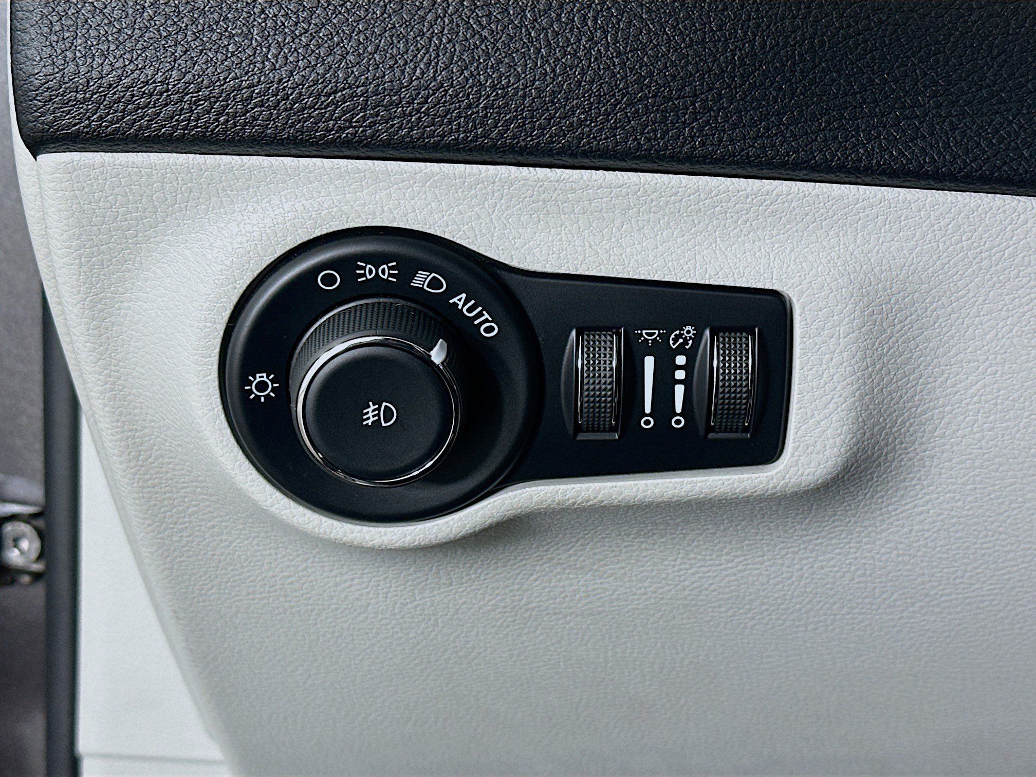 Used 2021 Jeep Compass Limited w/ Sun and Sound Group AWD/4WD image 17