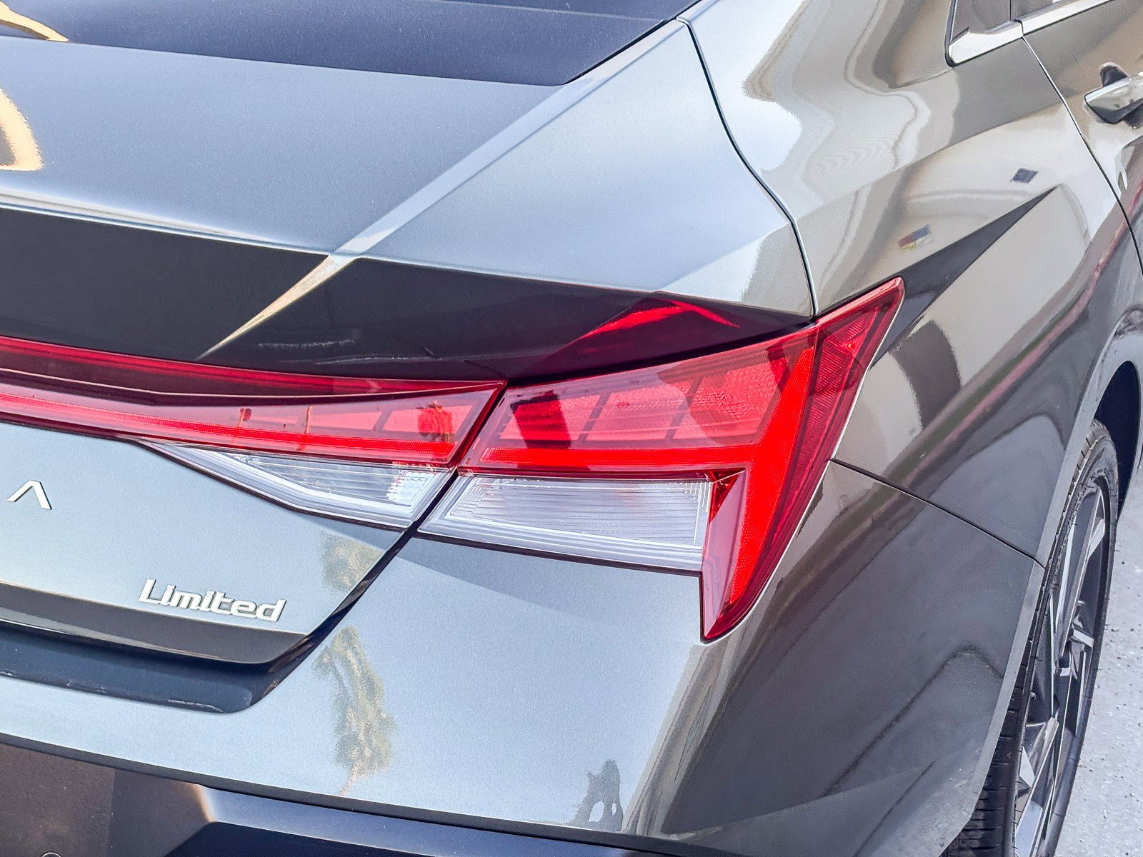 Used 2024 Hyundai Elantra Limited FWD image 9