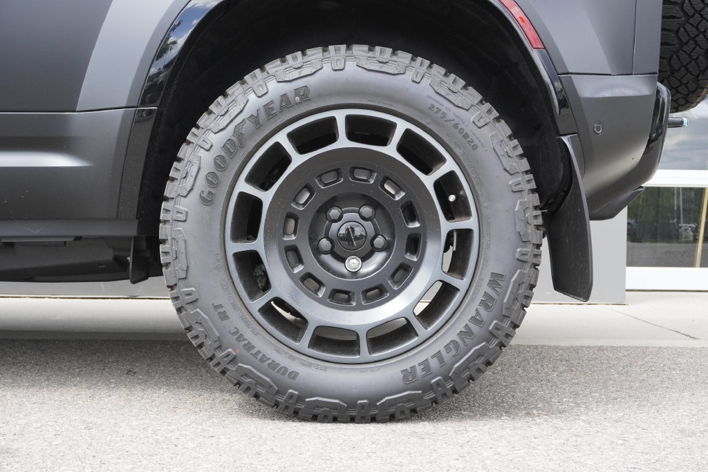 New 2026 Land Rover Defender 110 OCTA AWD/4WD image 34