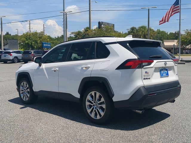 Used 2020 Toyota RAV4 XLE Premium FWD image 7