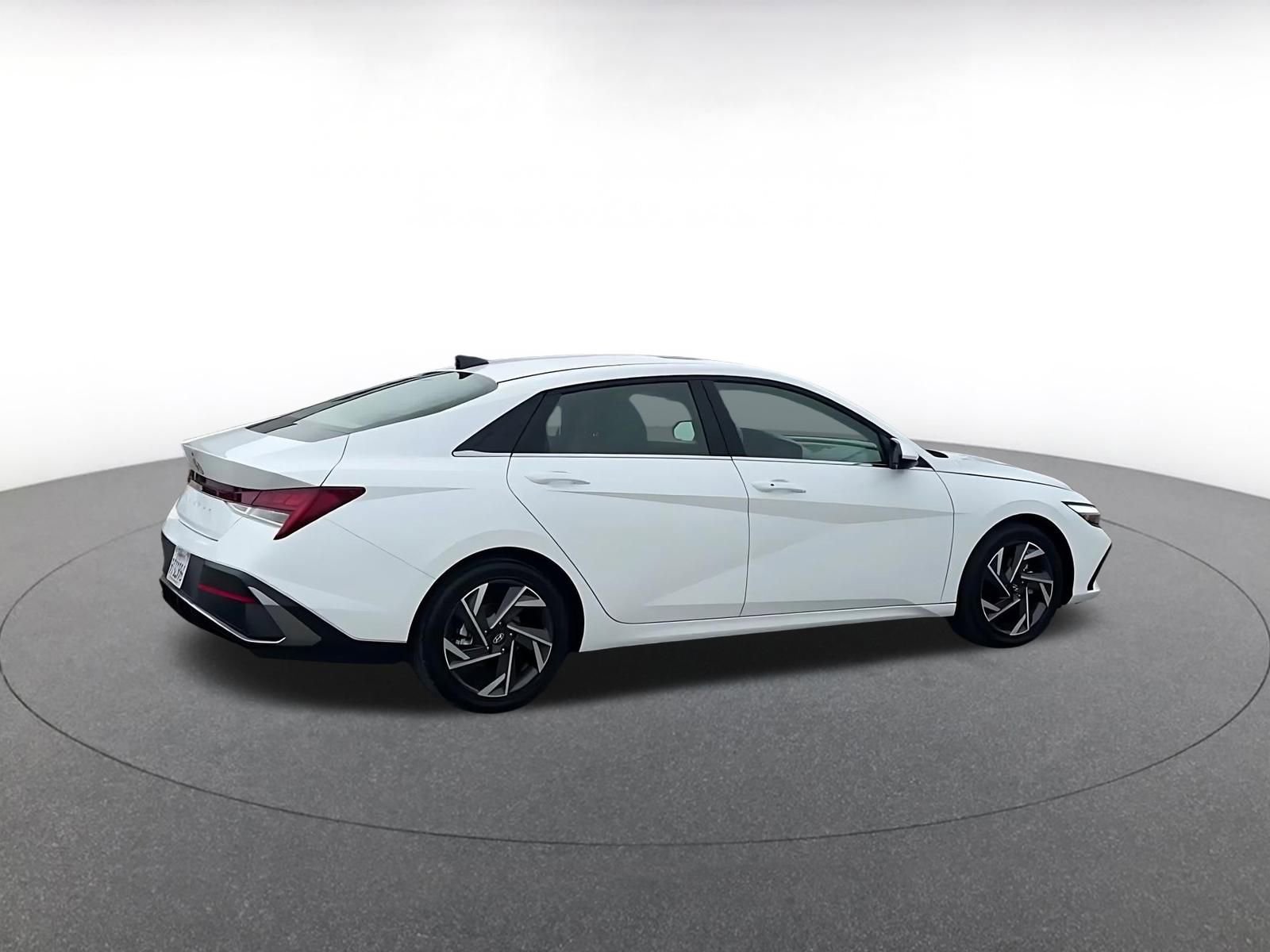 Used 2025 Hyundai Elantra SEL image 14