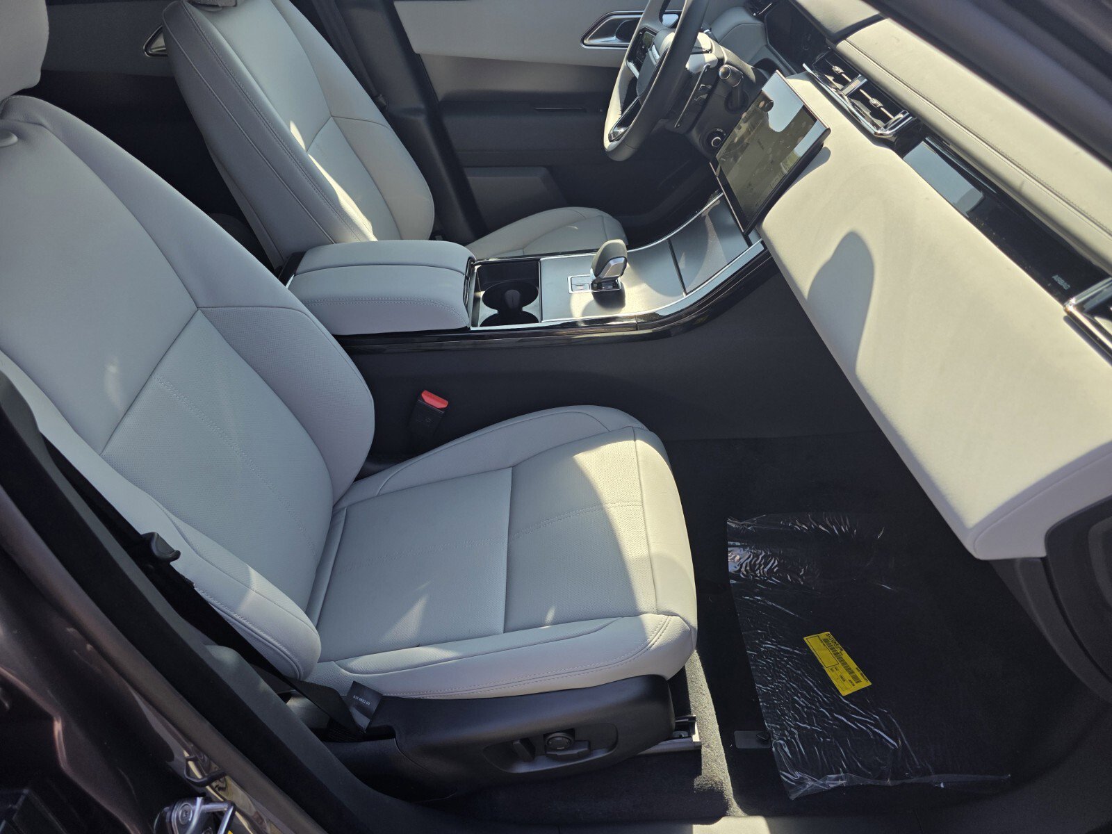 New 2026 Land Rover Range Rover Velar Dynamic SE AWD/4WD image 3