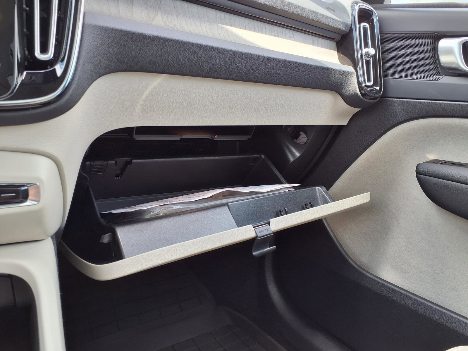 Certified 2023 Volvo XC40 B5 Plus w/ Driver Assist Package image 29