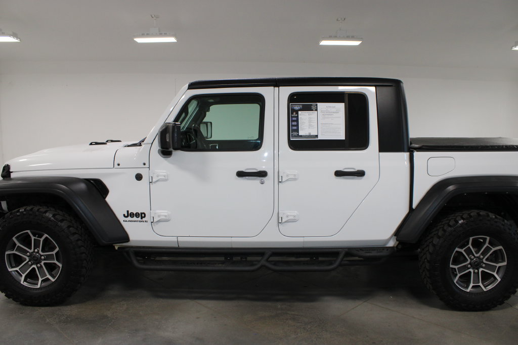 Used 2023 Jeep Gladiator Sport AWD/4WD image 6