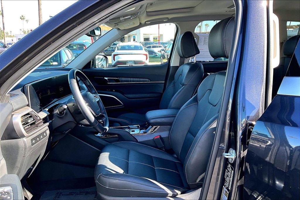Used 2025 Kia Telluride EX image 14