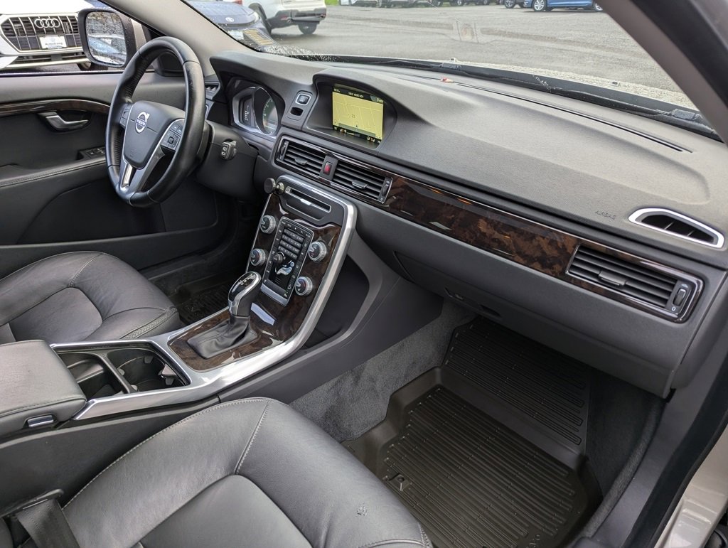 Used 2016 Volvo XC70 T5 Premier w/ Proximity Package image 35