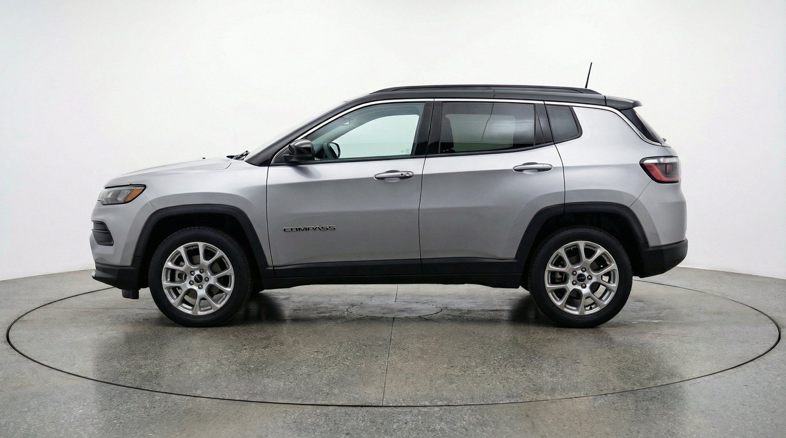 Used 2025 Jeep Compass Limited AWD/4WD image 5
