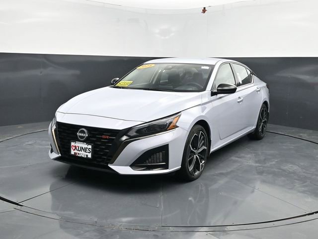 Used 2025 Nissan Altima 2.5 SR image 3