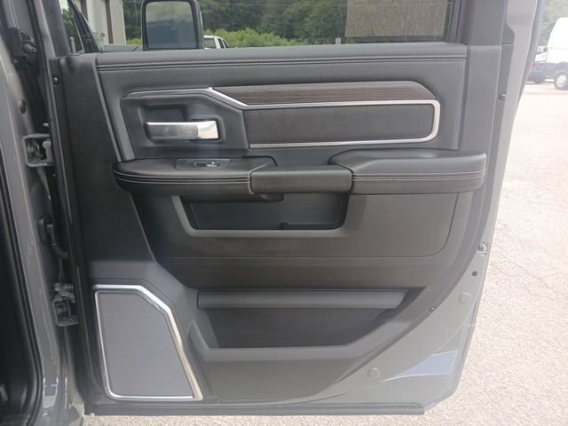 New 2026 RAM 4500 4x4 Crew Cab DRW w/ Laramie Trim Package image 17