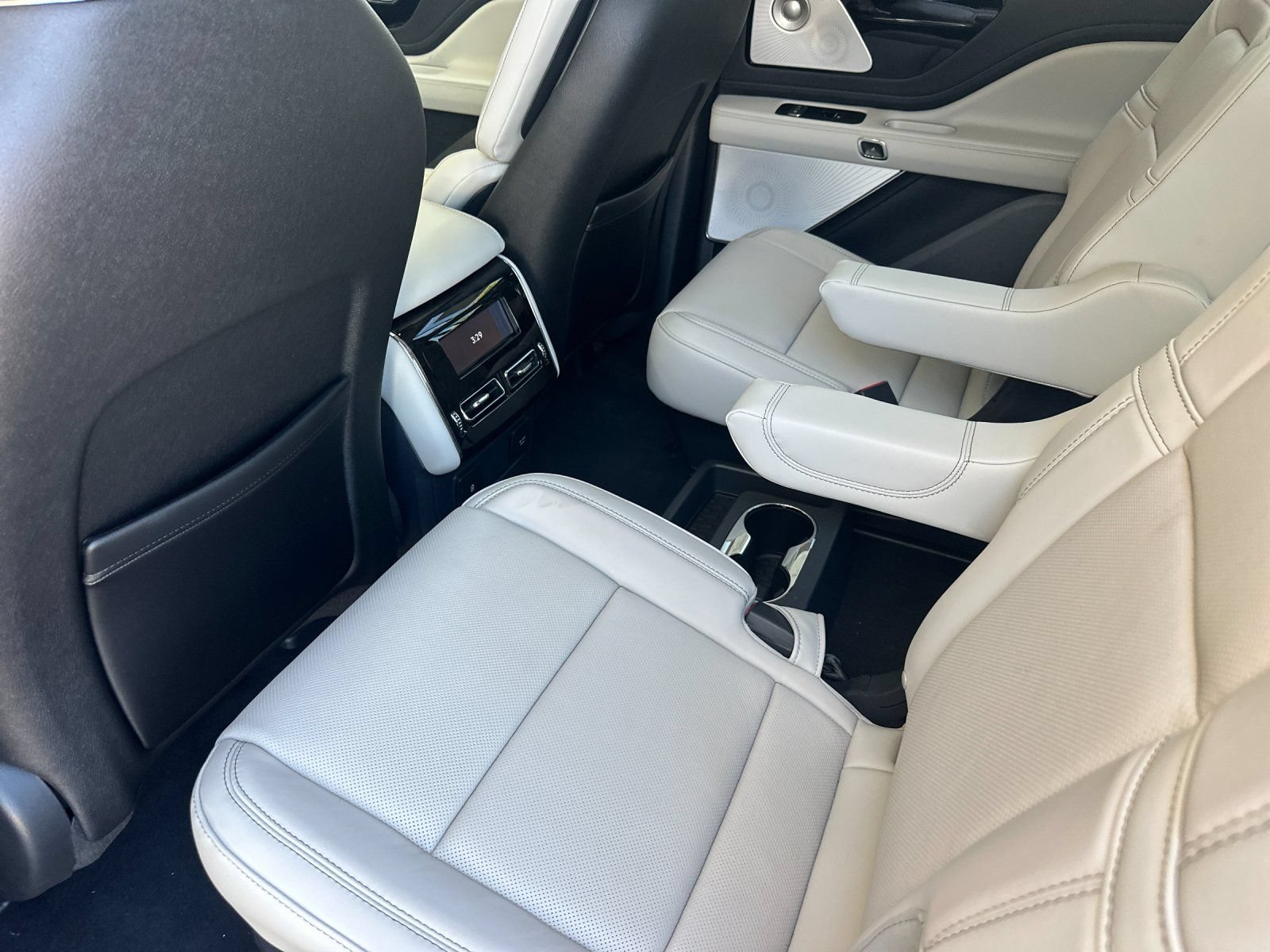 New 2026 Lincoln Aviator Reserve AWD/4WD image 11
