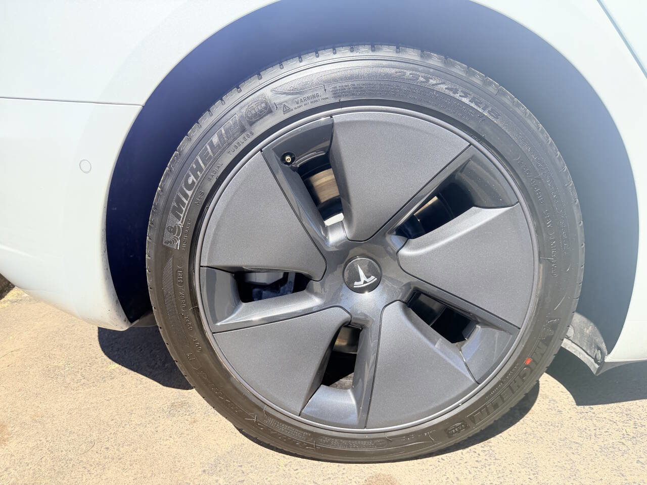 Used 2021 Tesla Model 3 Standard Range Plus image 19