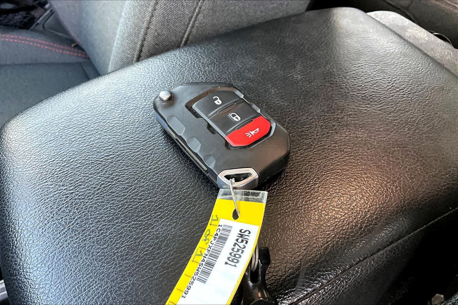 Used 2025 Jeep Wrangler Unlimited Rubicon AWD/4WD image 15