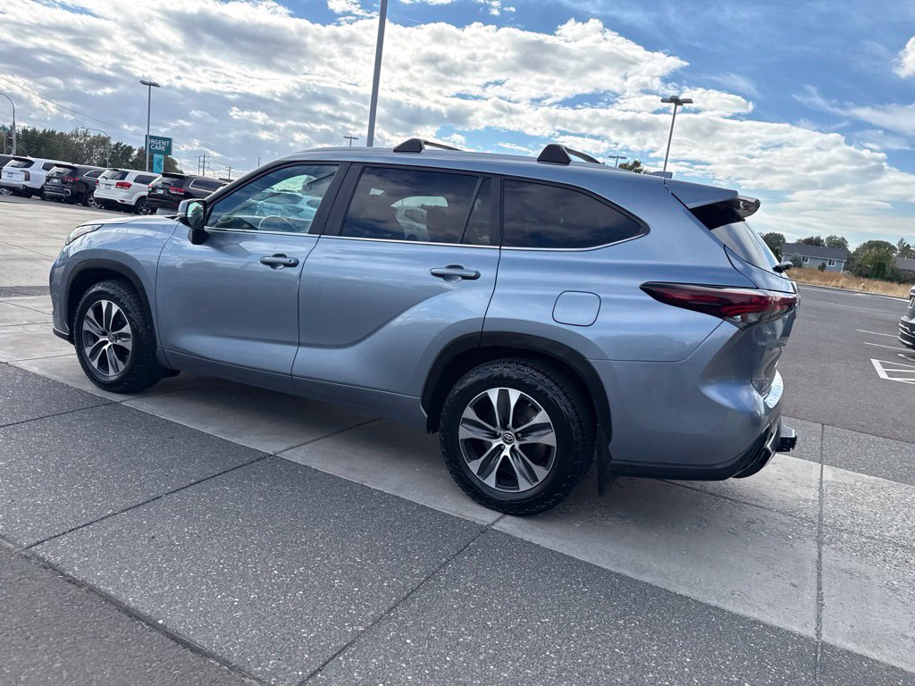 Used 2024 Toyota Highlander XLE AWD/4WD image 10