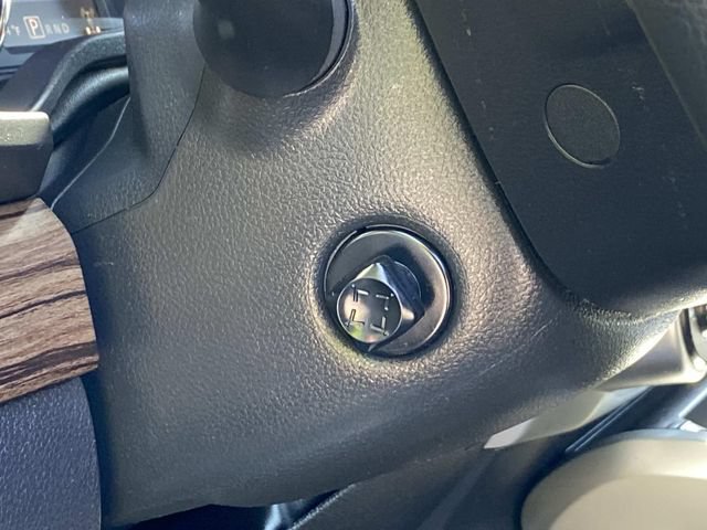 Used 2019 Nissan Titan SL AWD/4WD image 33