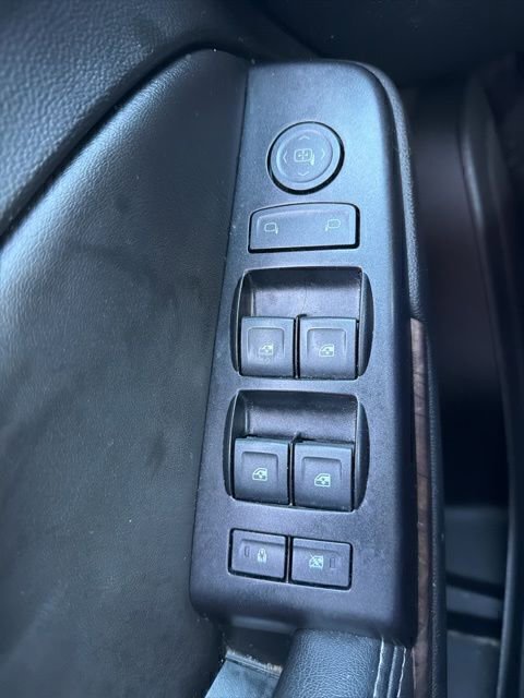 Used 2018 Chevrolet Suburban LS RWD image 16
