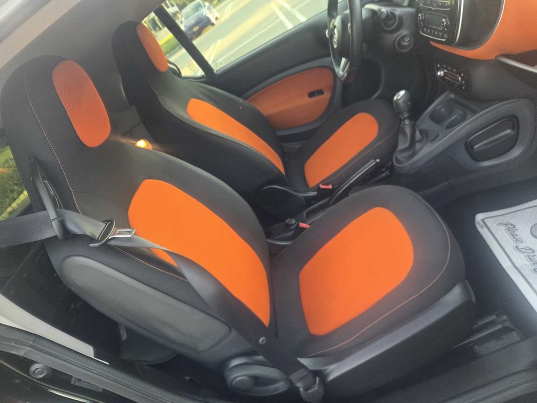 Used 2016 smart fortwo passion RWD image 15