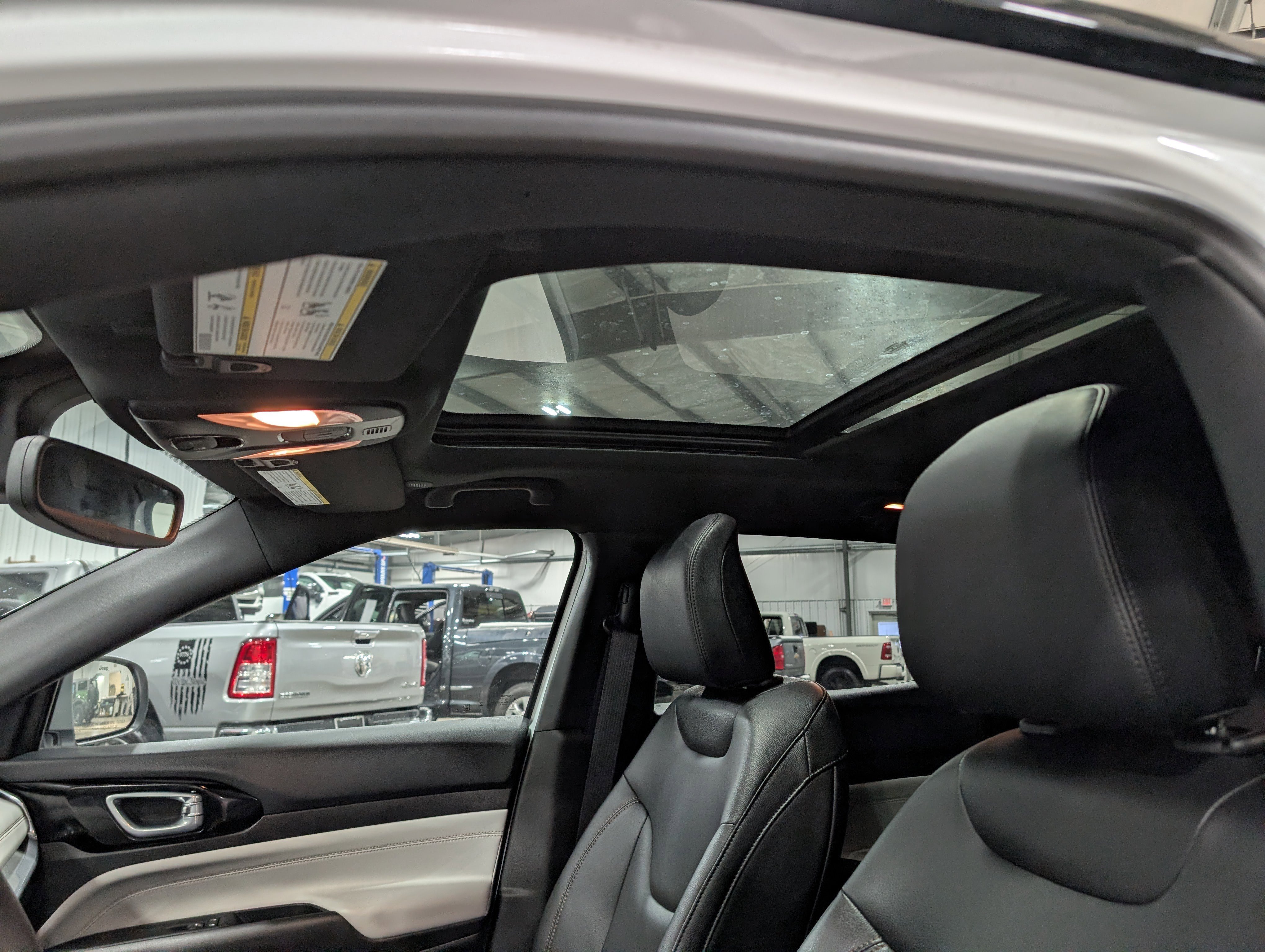 Used 2023 Jeep Compass Limited w/ Sun and Sound Group image 11