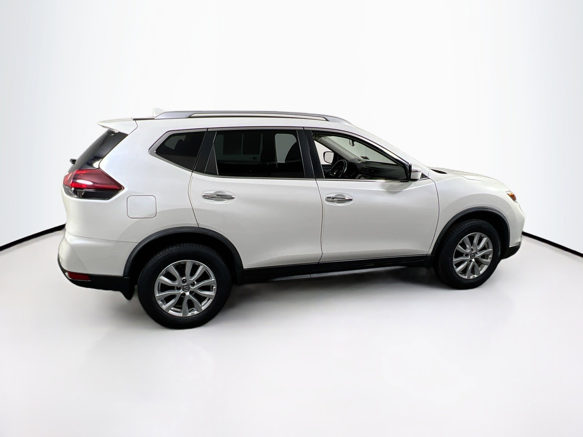 Used 2020 Nissan Rogue SV image 4