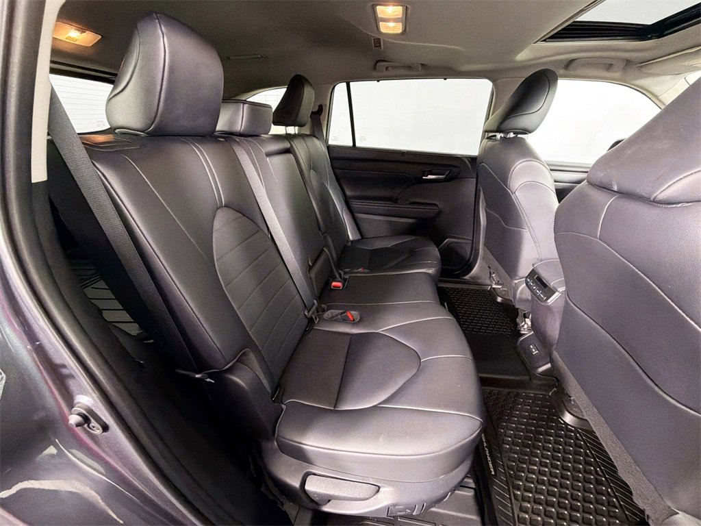 Used 2023 Toyota Highlander L image 23