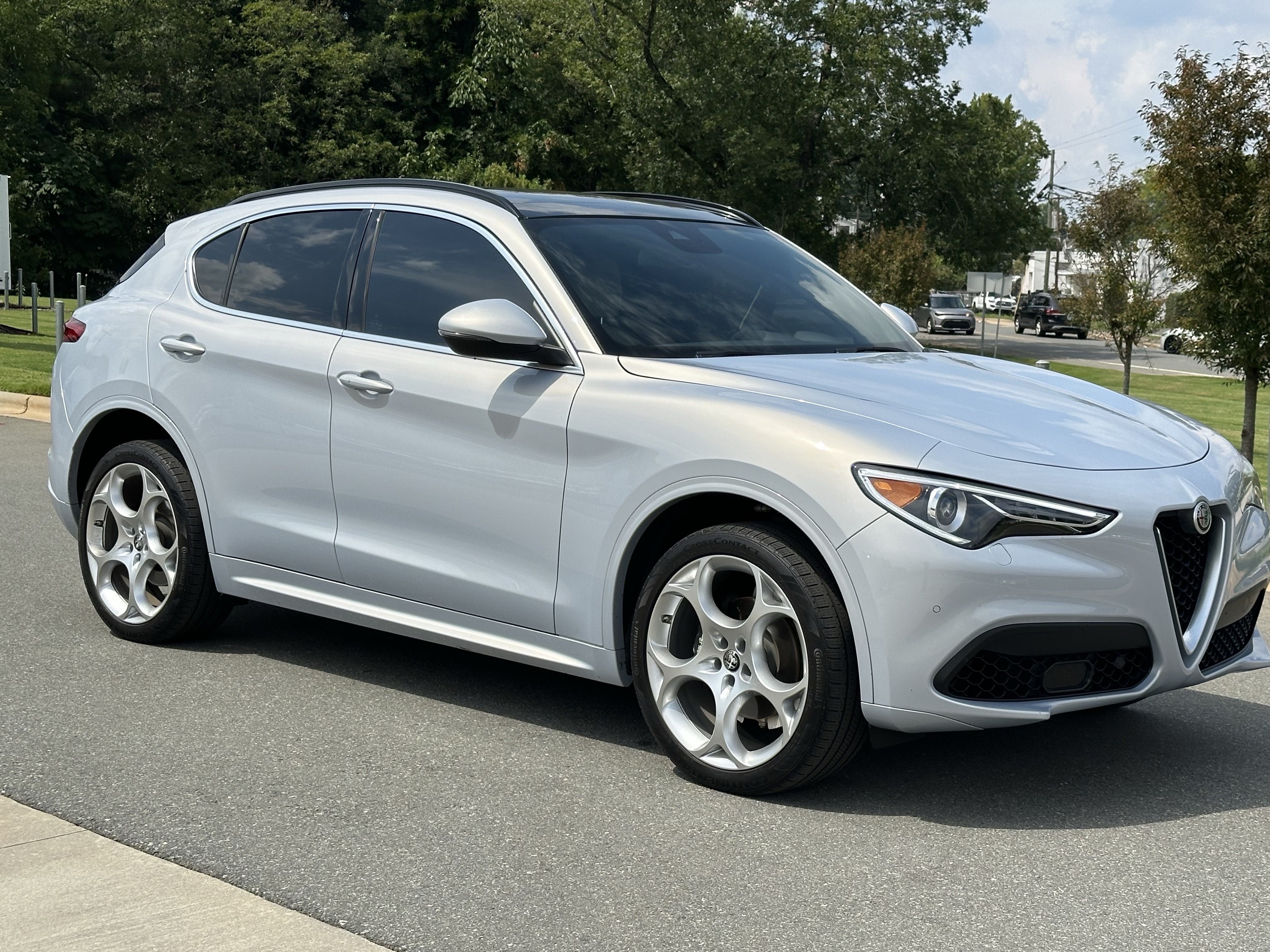 Used 2023 Alfa Romeo Stelvio Ti Lusso w/ Quick Order Package 22X Lusso AWD/4WD image 2