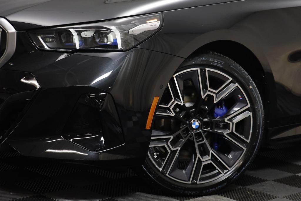 New 2026 BMW 530i xDrive w/ M Sport Package AWD/4WD image 4