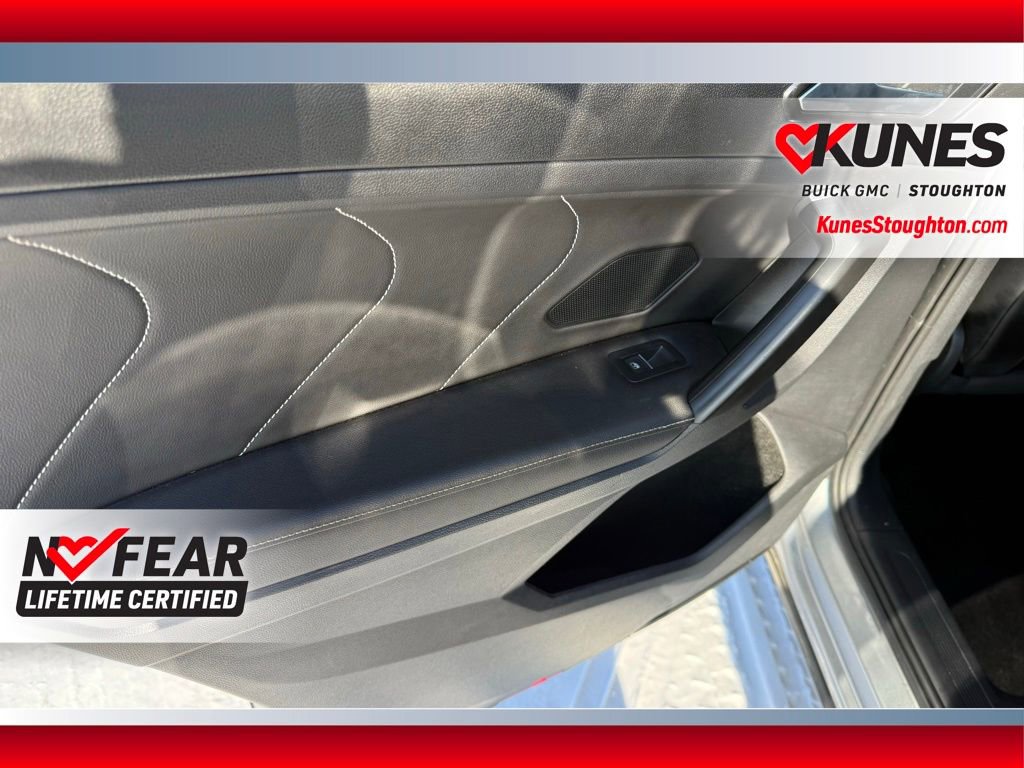 Used 2023 Volkswagen Tiguan SE image 39