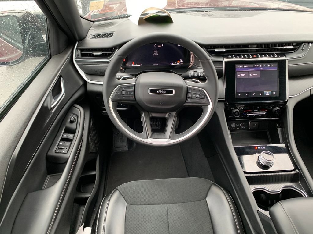 Used 2024 Jeep Grand Cherokee Altitude image 16