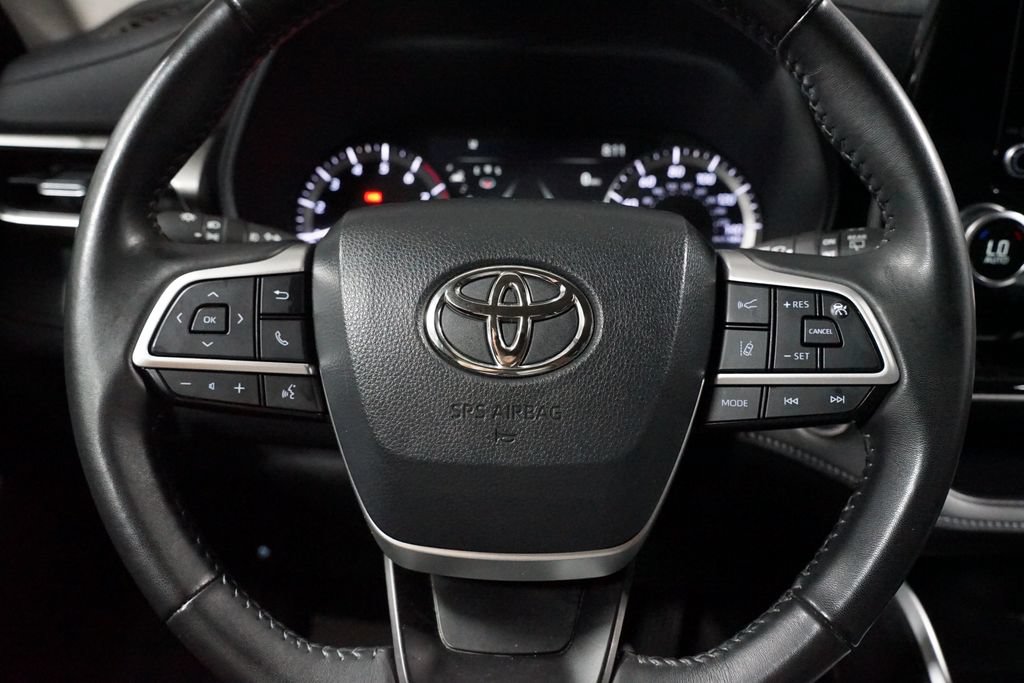 Certified 2024 Toyota Highlander LE FWD image 12