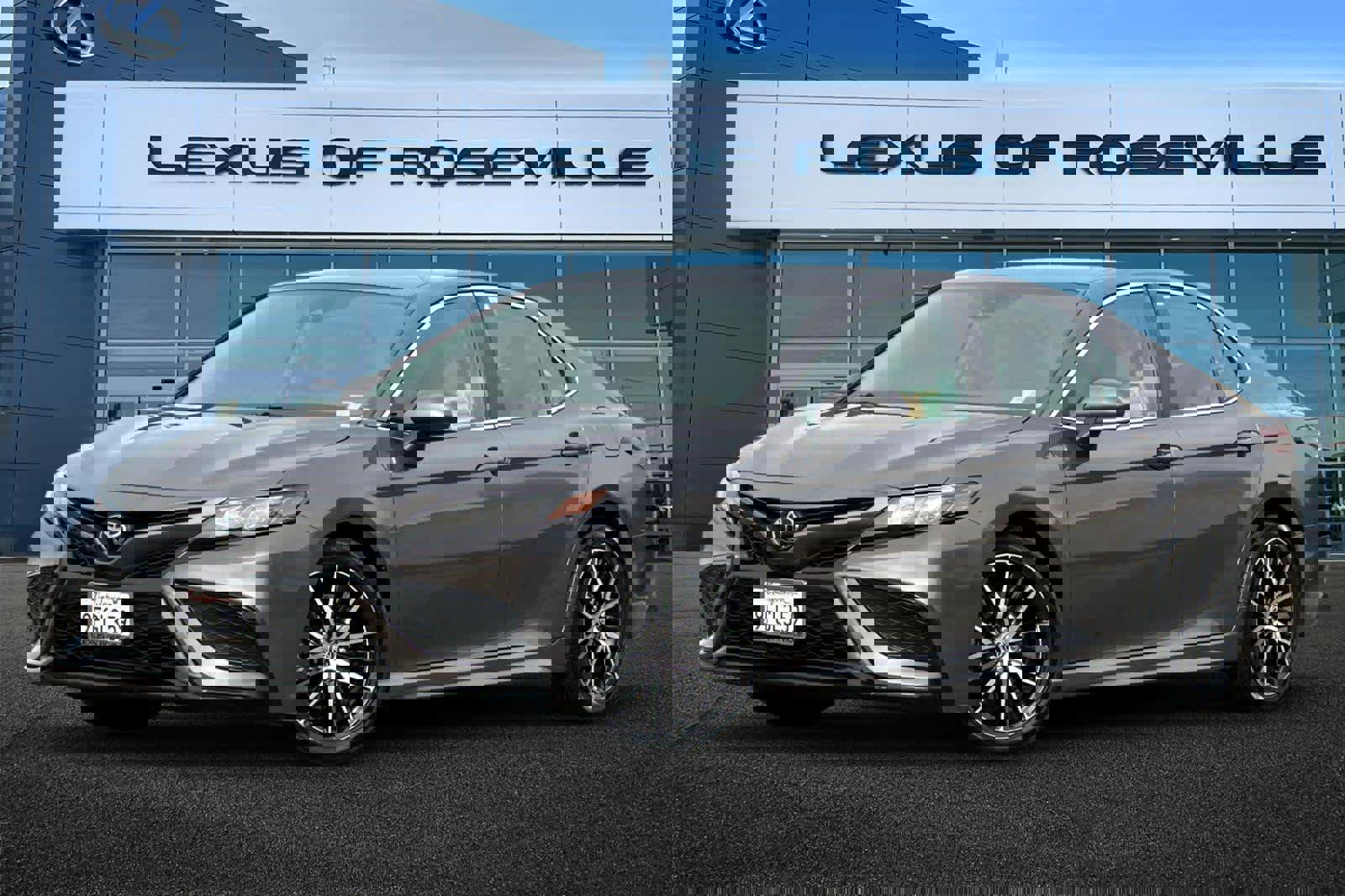 Used 2023 Toyota Camry SE image 1